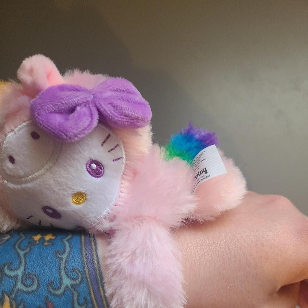 Sanrio Hello Kitty Cutie Cuff - Picture 6 of 6